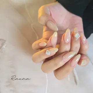ネイル Rauna nailsalon のネイルデザイン