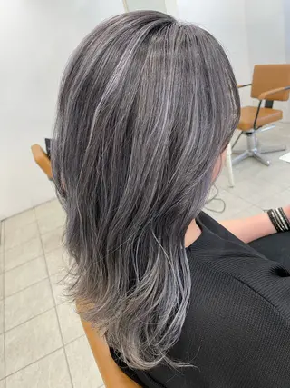 カラー ○HITOMI ○のヘアスタイル