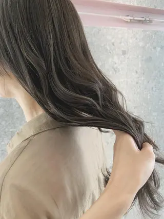 ロング カラー 山下 千明のヘアスタイル