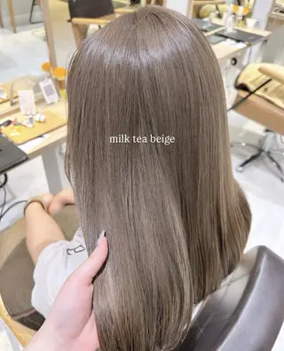 セミロング 顔まわりレイヤー 🩶丸岡 優里のヘアスタイル