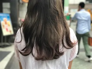 ロング カラー TAI透明カラー 柔らかい縮毛矯正のヘアスタイル