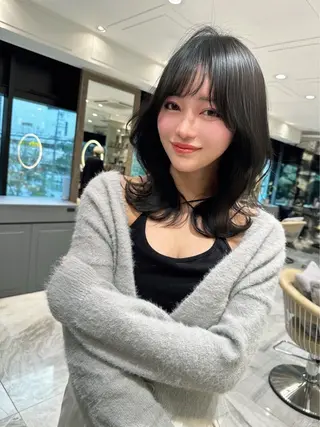 ミディアム レイヤーカット/前髪 顔まわり/大田哲也のヘアスタイル