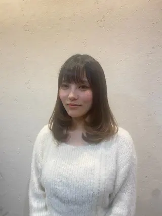 ミディアム 佐々木 愛里のヘアスタイル