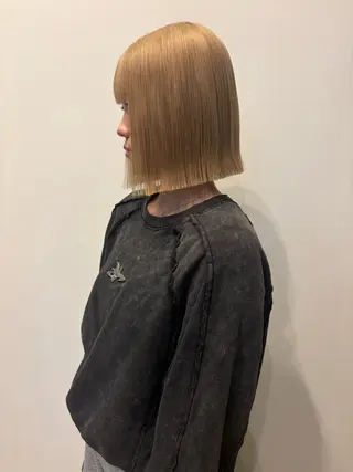 ショート カラー 勝野夏希/ハイトーン /ベージュ/松本のヘアスタイル