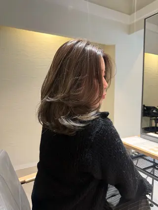 ミディアム 山内 都弥のヘアスタイル