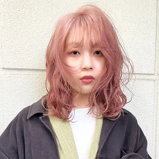 セミロング カラー ウルフ/レイヤー/ ブリーチ/牧原歩夢のヘアスタイル