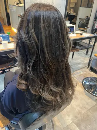 セミロング カラー 吉田 光希のヘアスタイル