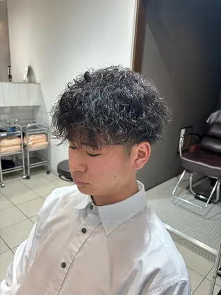 パーマ メンズ 塩崎 絢世のヘアスタイル