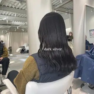 ロング カラー 峯崎 葵のヘアスタイル