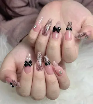 ネイル Hin Nailsのネイルデザイン