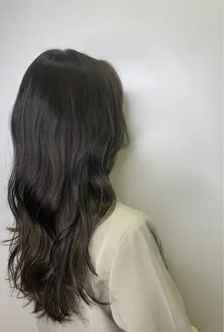 セミロング カラー 🌟小顔レイヤー× 赤み消し透明感カラーのヘアスタイル