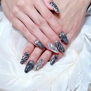 ネイル 鈴木 奈穂子のネイルデザイン