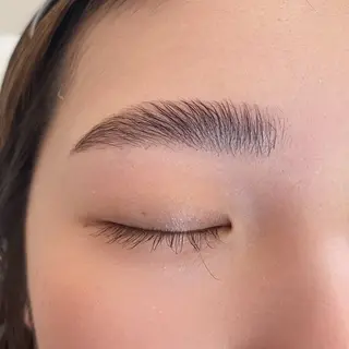 アイブロウ Bella Nailsのネイルデザイン