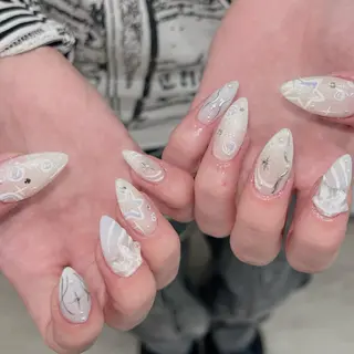 ネイル moca心斎橋店 Aina🐈⬛🤍のネイルデザイン
