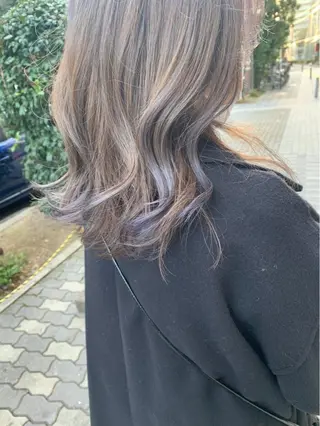 ミディアム カラー akane .のヘアスタイル