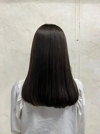 セミロング 小顔ショート/透明感 カラー/チサトのヘアスタイル