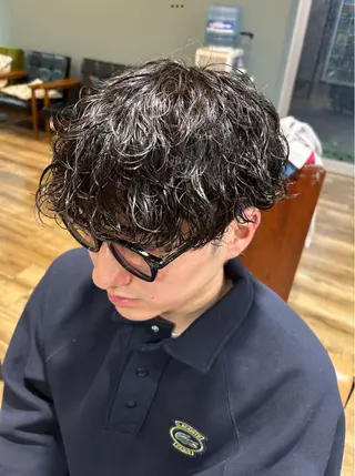 ミディアム パーマ メンズ 鶴田 将清のヘアスタイル
