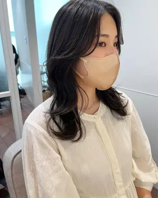 セミロング カラー 片岡 由依のヘアスタイル