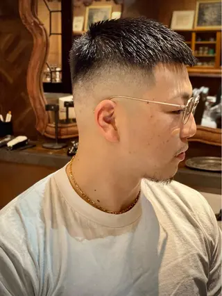 ショート メンズ 上岡 祐のヘアスタイル