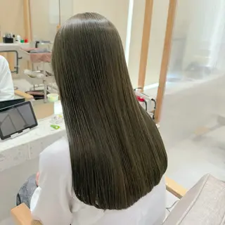 ロング ブリーチなしカラー の職人YOSHIKIのヘアスタイル