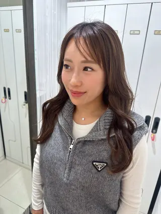 ロング レイヤー 艶々カラーのヘアスタイル