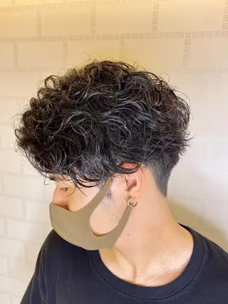 ショート パーマ メンズ 塩谷黎✨イルミナ カラーメンズパーマ✨のヘアスタイル