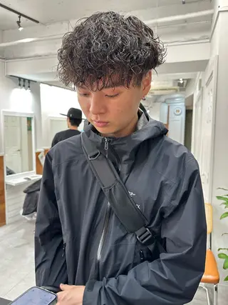 ミディアム パーマ メンズ グランジヘア 無造作ヘアHYUGAのヘアスタイル