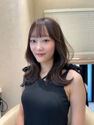 セミロング カラー 🤎小顔レイヤー /ベージュ🤎友香のヘアスタイル