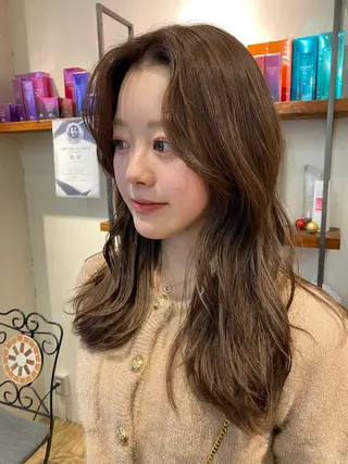 セミロング カラー ナチュラルヘア🫧 ナナミのヘアスタイル