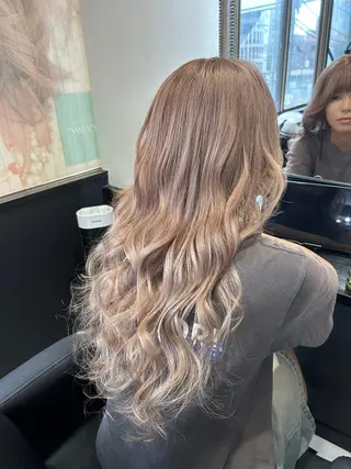 ロング 長田 麻友子のヘアスタイル
