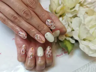 ネイル ネイルリボン 受付スタッフのネイルデザイン