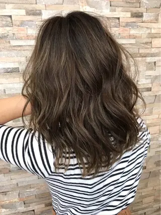 カラー TERUYA shionのヘアスタイル