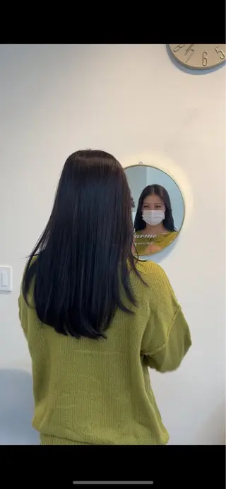 ロング カラー 佐藤 瑚碧のヘアスタイル