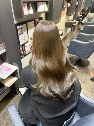 セミロング 奴賀 詩のヘアスタイル