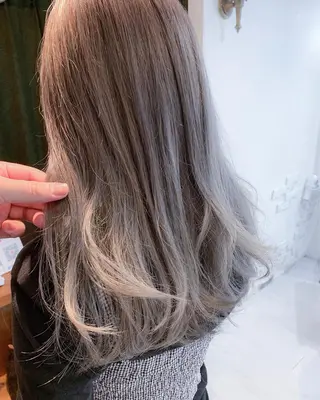セミロング カラー BOX mico.のヘアスタイル
