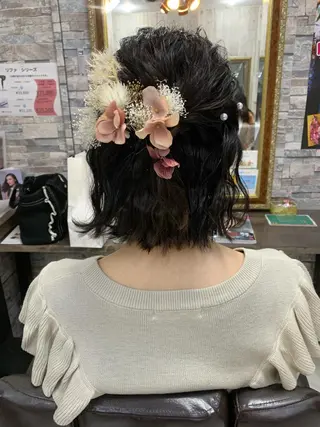 ミディアム ヘアアレンジ ハイトーン Arphyのヘアスタイル
