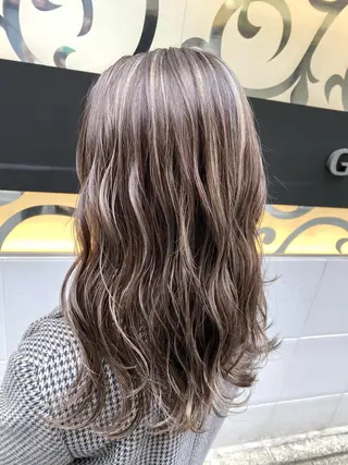 セミロング 岩尾 凪のヘアスタイル