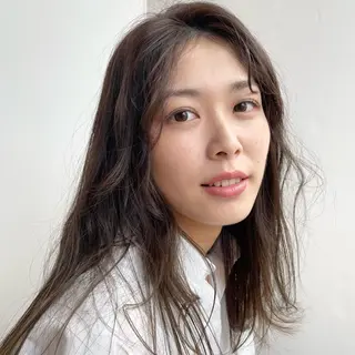 ロング カラー roost 優のヘアスタイル