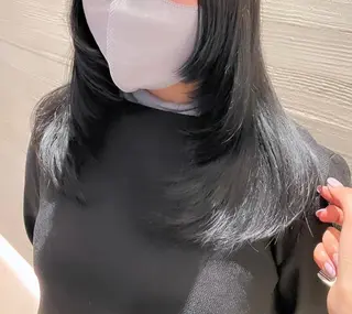 ロング カラー サキ🤍ハイトーン 🩰くびれ巻きヘアのヘアスタイル