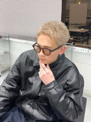 ショート メンズ ハイトーン特化🌟 カワシマシュンスケのヘアスタイル