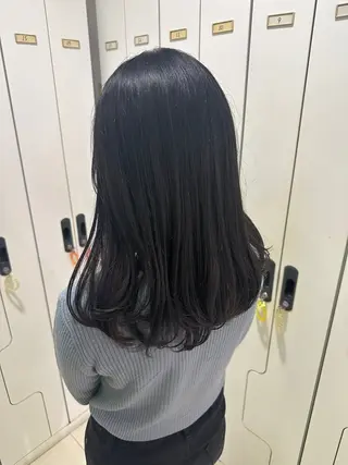 ミディアム レイヤー 艶々カラーのヘアスタイル