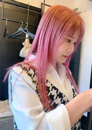 セミロング 【モエカ】グランジ ウルフ/ハイトーンのヘアスタイル