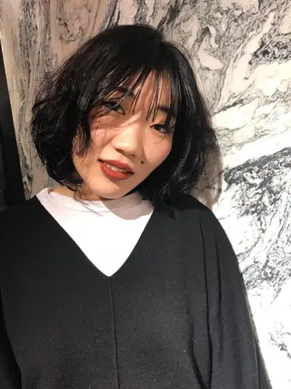 ミディアム カラー 藤井 さと実のヘアスタイル