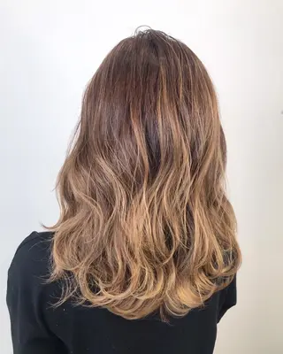 カラー デザインカラー Lienのヘアスタイル