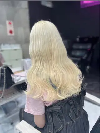 ロング カラー ハイトーン/ゆるふわ 🧚𖥔ׁTOMO♡のヘアスタイル