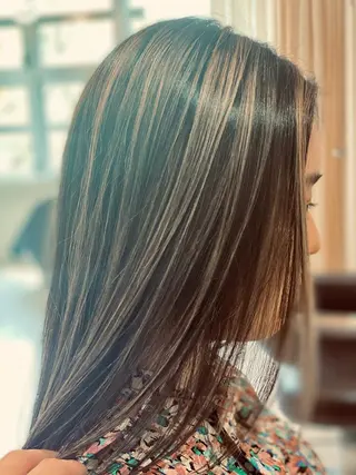 ミディアム カラー オタク美容師🎮 AKARIのヘアスタイル