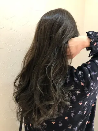 ロング カラー ヘアアレンジ IVY villa Suzu.のヘアスタイル