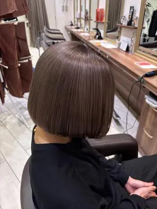 ミディアム カラー 根本 弥英のヘアスタイル