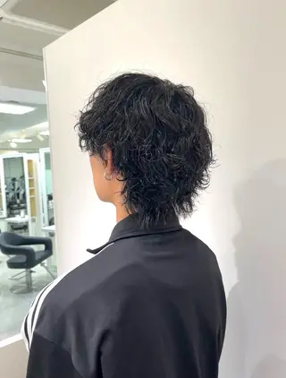 ショート カラー パーマ メンズ 【シャドウパーマ センターパート】義心のヘアスタイル