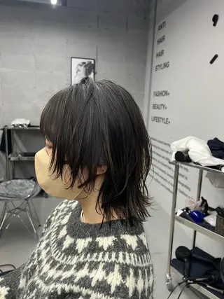 ミディアム ハッシュ・ウルフ🐺 小顔レイヤー松山直史のヘアスタイル
